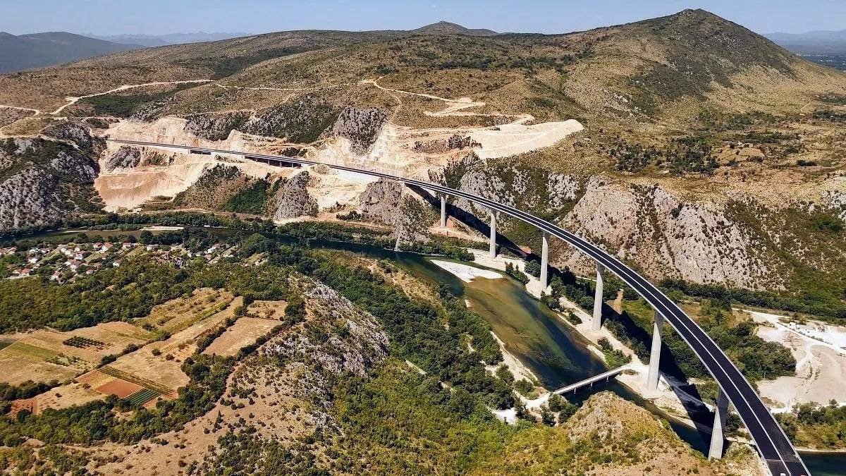 Bridge Počitelj and approaches